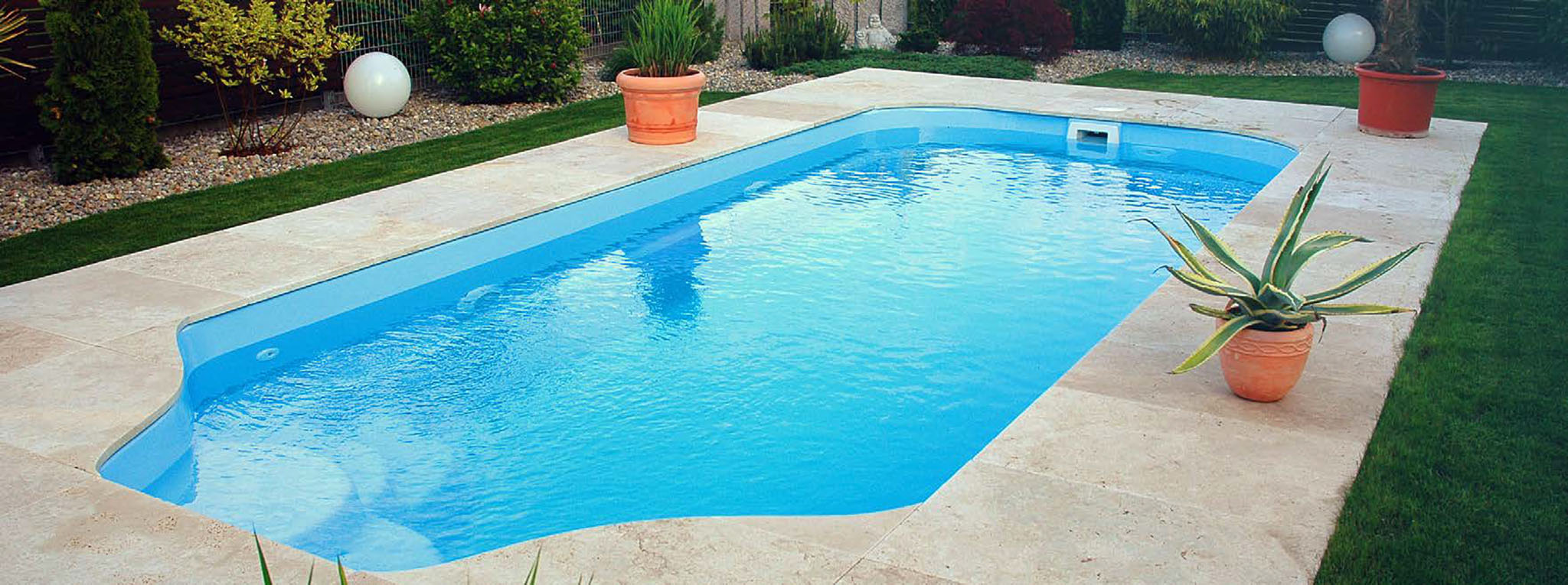 pasos model unique-shaped fibreglass pool in plain colour finish